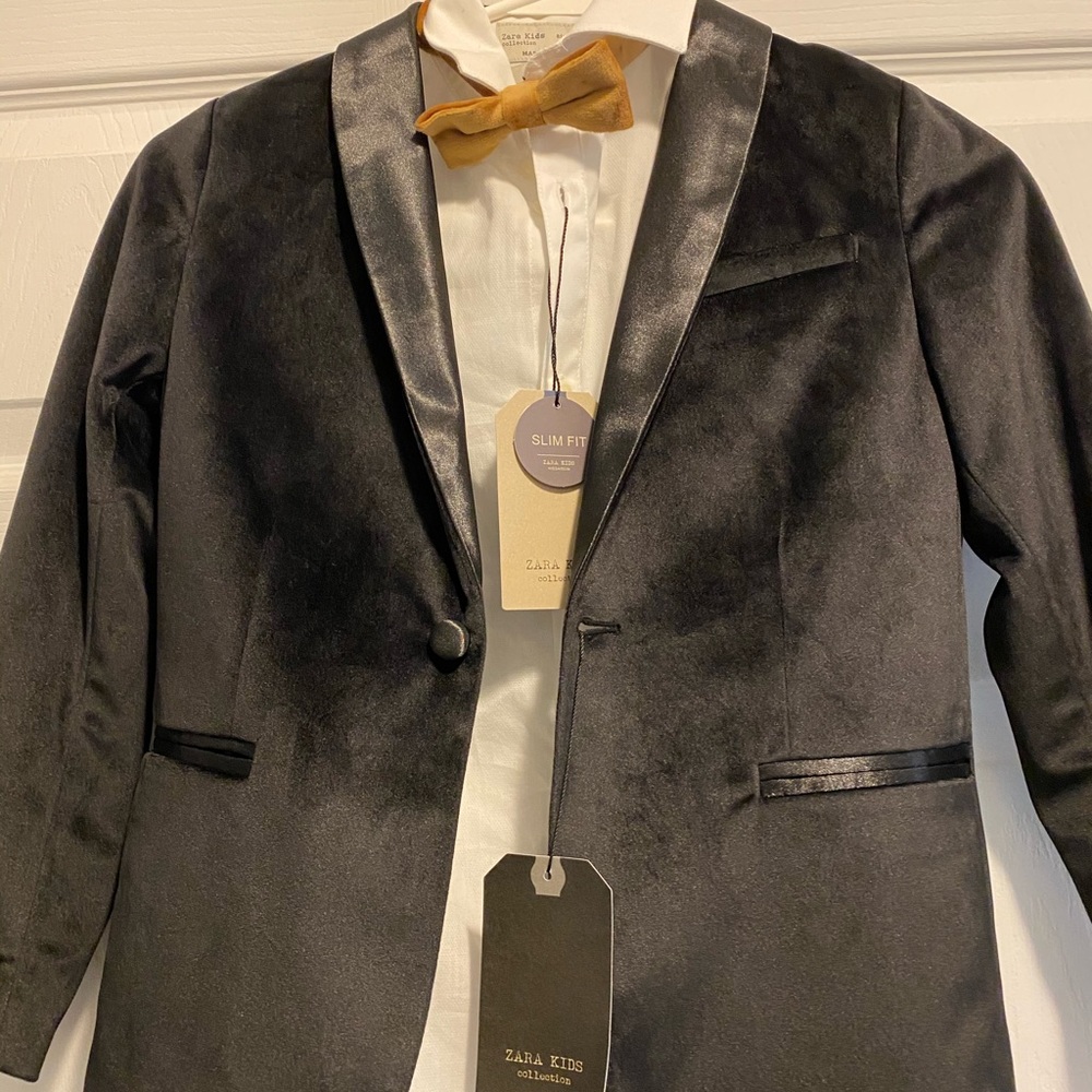 Velvet blazer, white shirt and tie